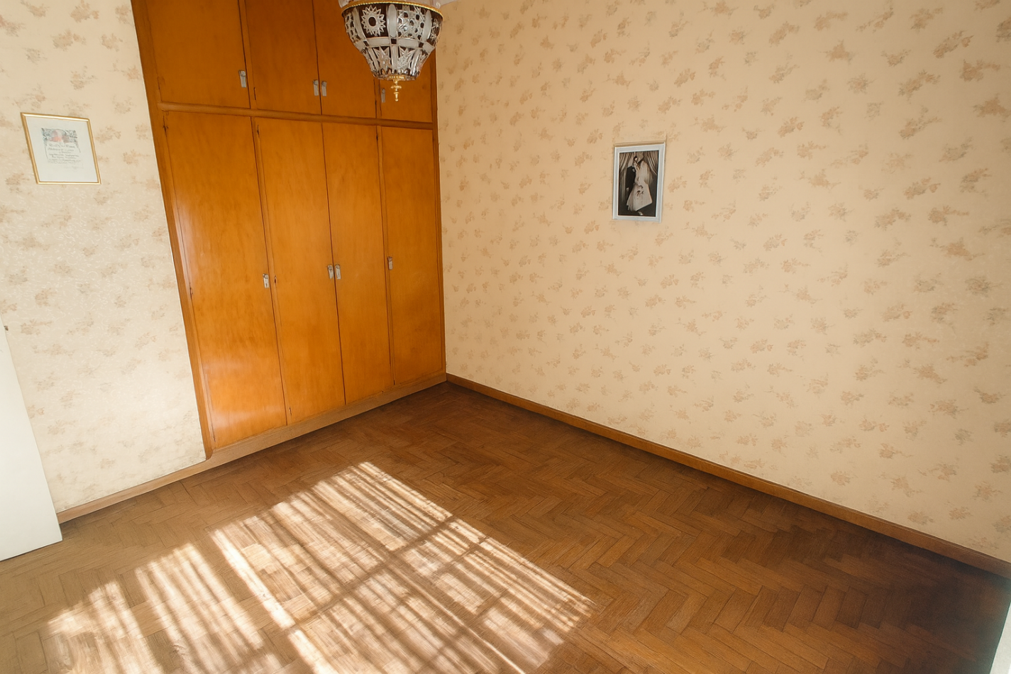 Casa de 5 Ambientes en Dos Plantas con Parque y Quincho en Villa  Ballester